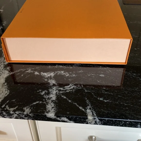 Louis Vuitton Signature Magnetic Box Set with LV Bow and LV Card Inserts - Picture 9 of 12